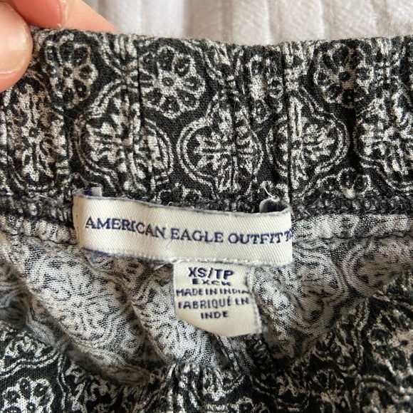 American Eagle Black Patterned Flowy Shorts - Picture 2 of 2